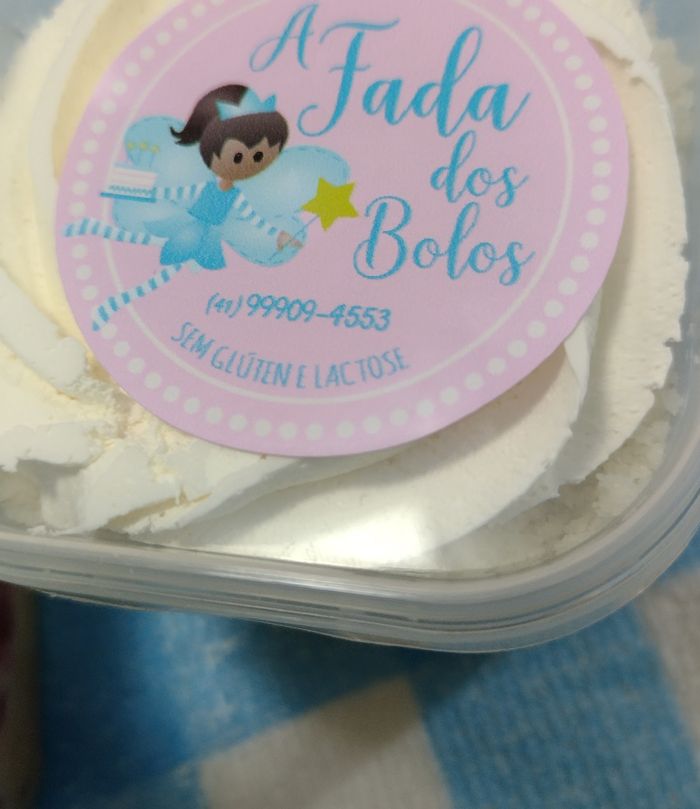 Pote com o adesivo da casa: A Fada dos Bolos, sem glúten e sem lactose